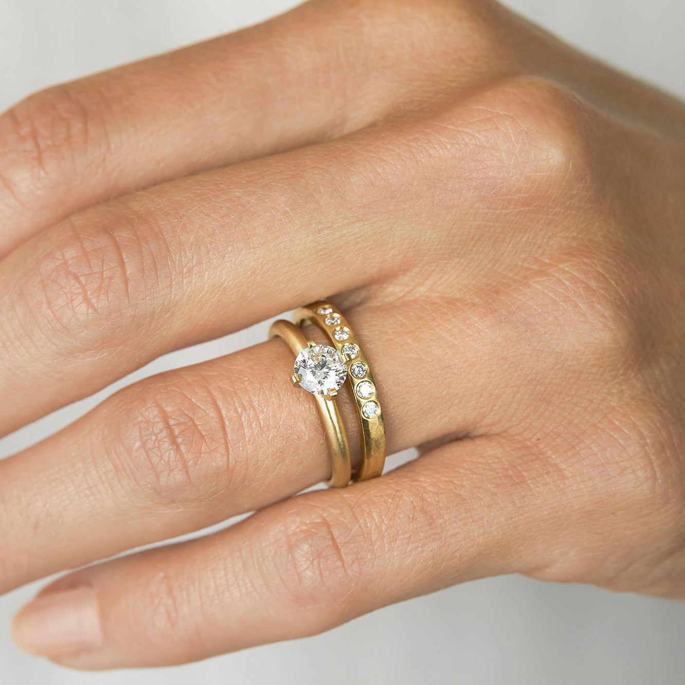 5.6mm White Diamond Noble Ring