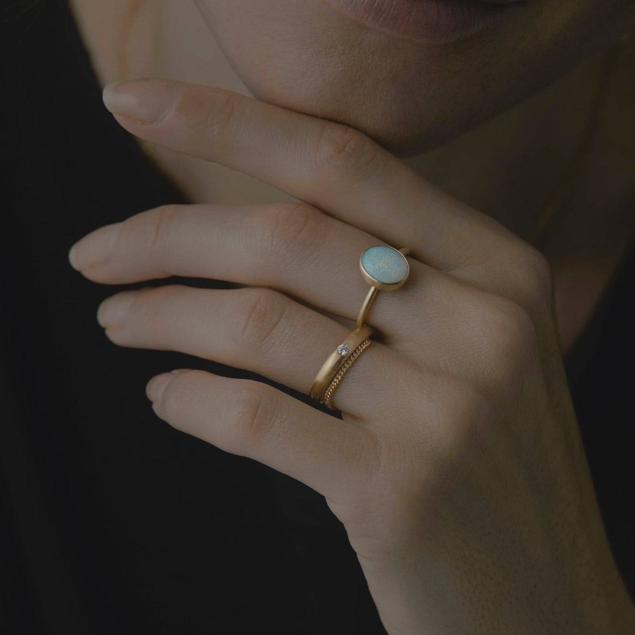 Single White Diamond Taper Band