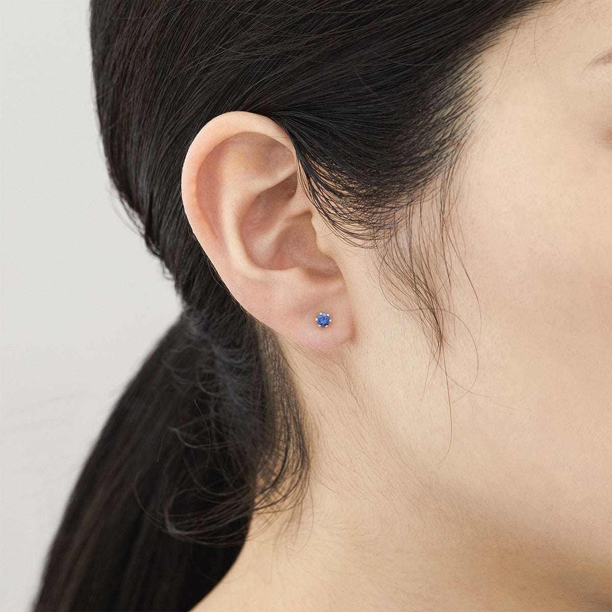 14K Yellow Gold on Model