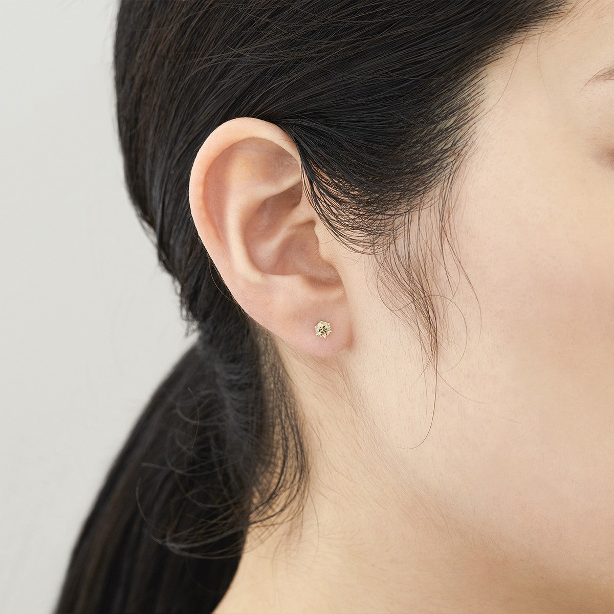 14K Yellow Gold on Model