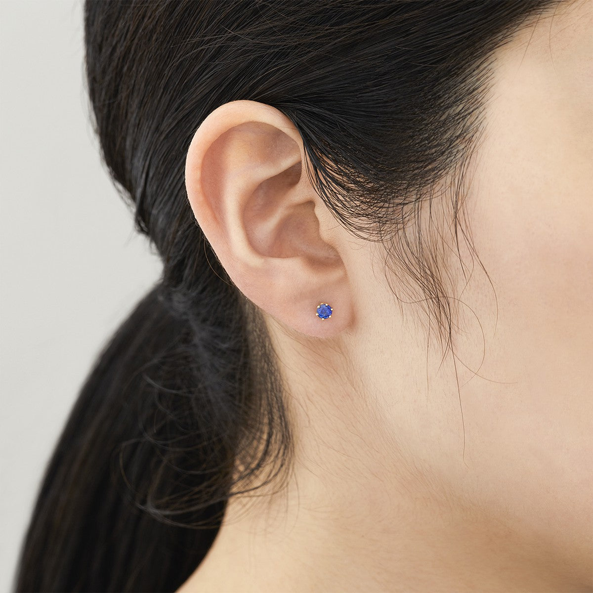 14K Yellow Gold on Model
