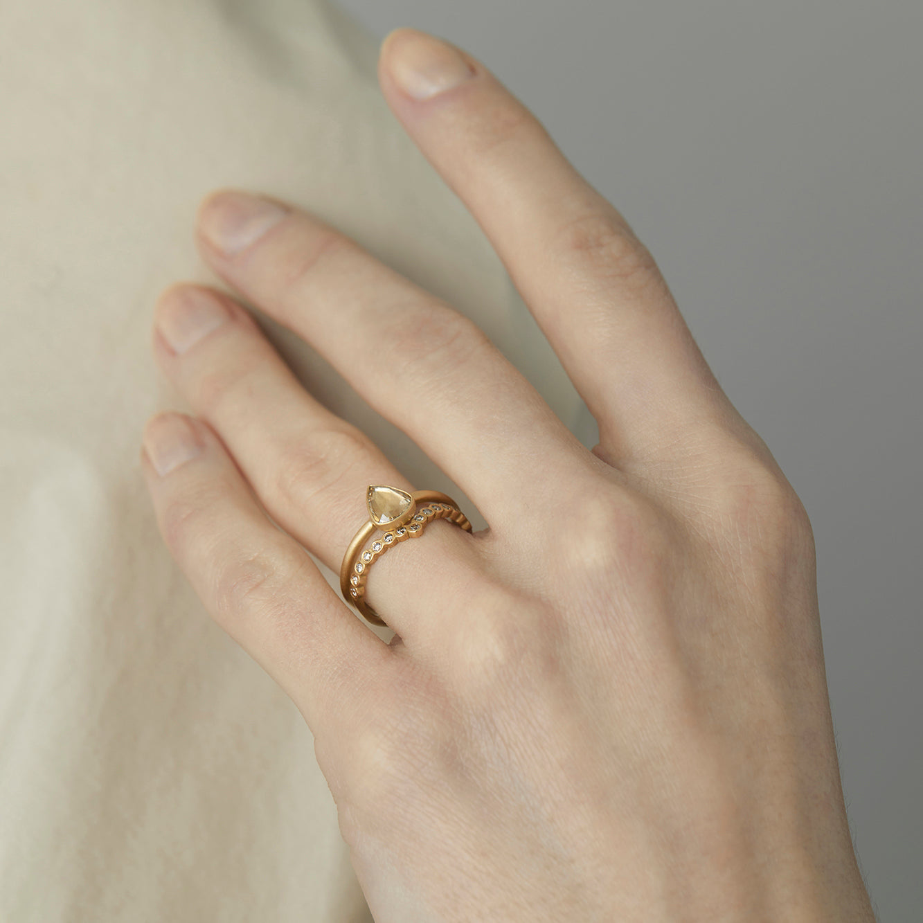 Brown Diamond Cresting Circle Band