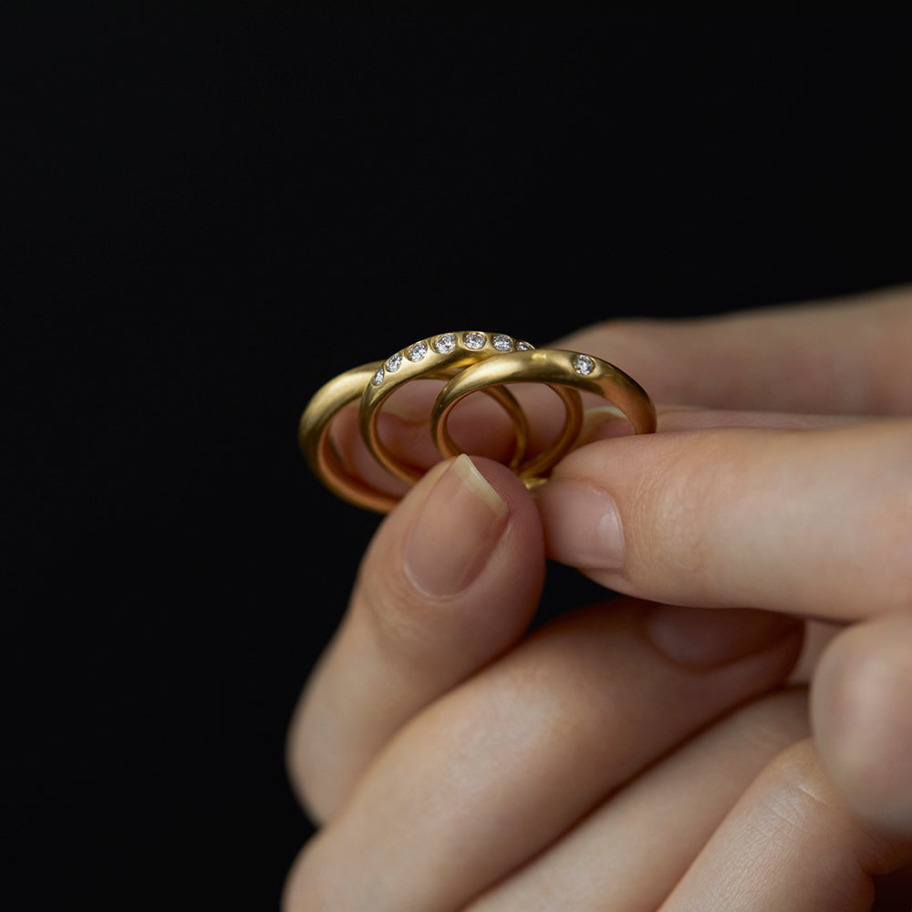 Cascading White Diamond Taper Band